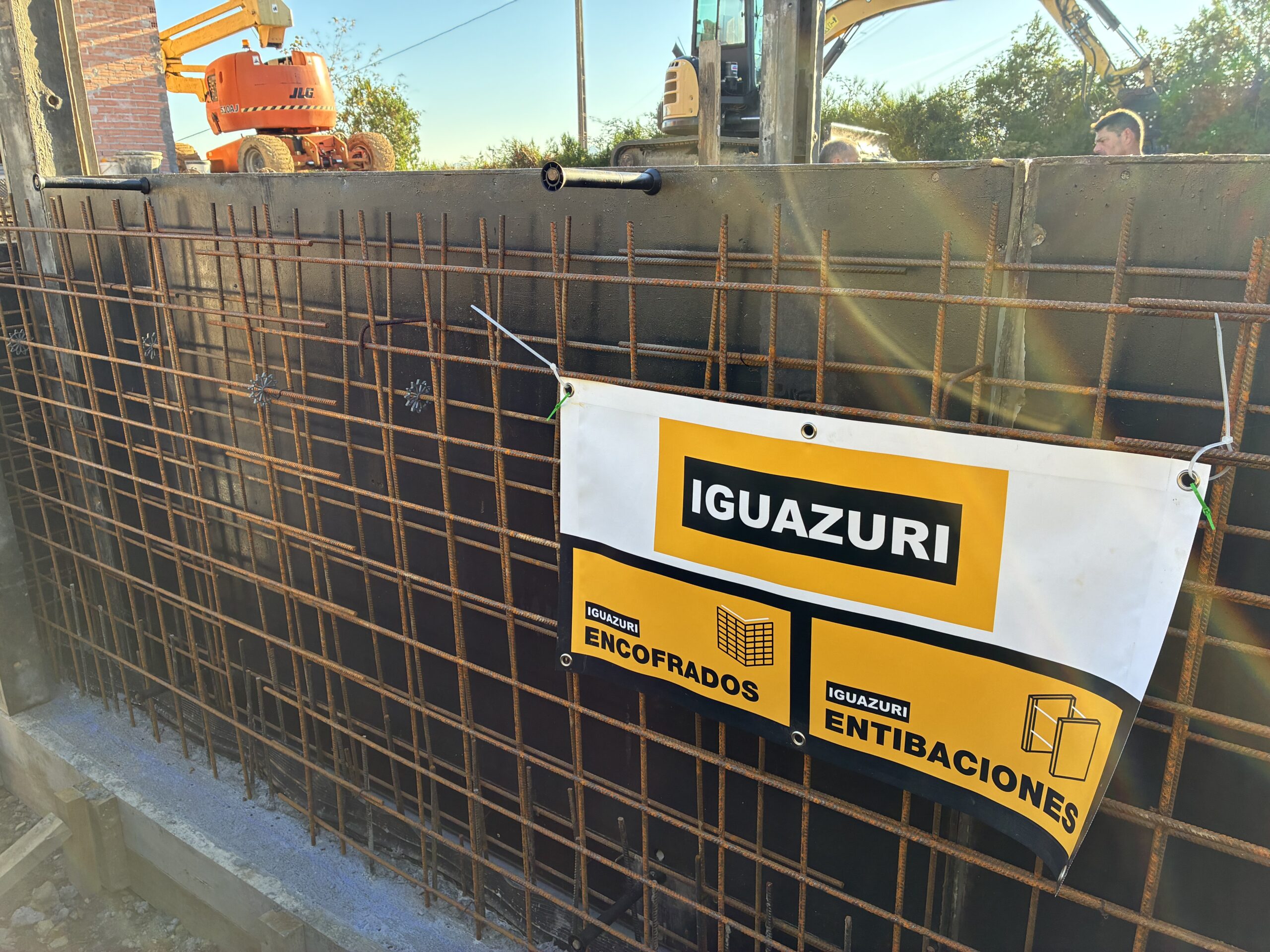 Encofrado Iguazur en la piscina del hotel Maiola. Inlcuye sistema RiceStope, RivePipe y RivePlug