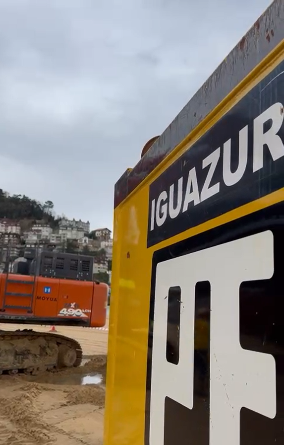 martillo vibrador, gruas, excavadoras, personal técnico especializado es lo que ha aportado iguazuri en la fase 3 de la remodelación del paseo marítimo de Ondarreta