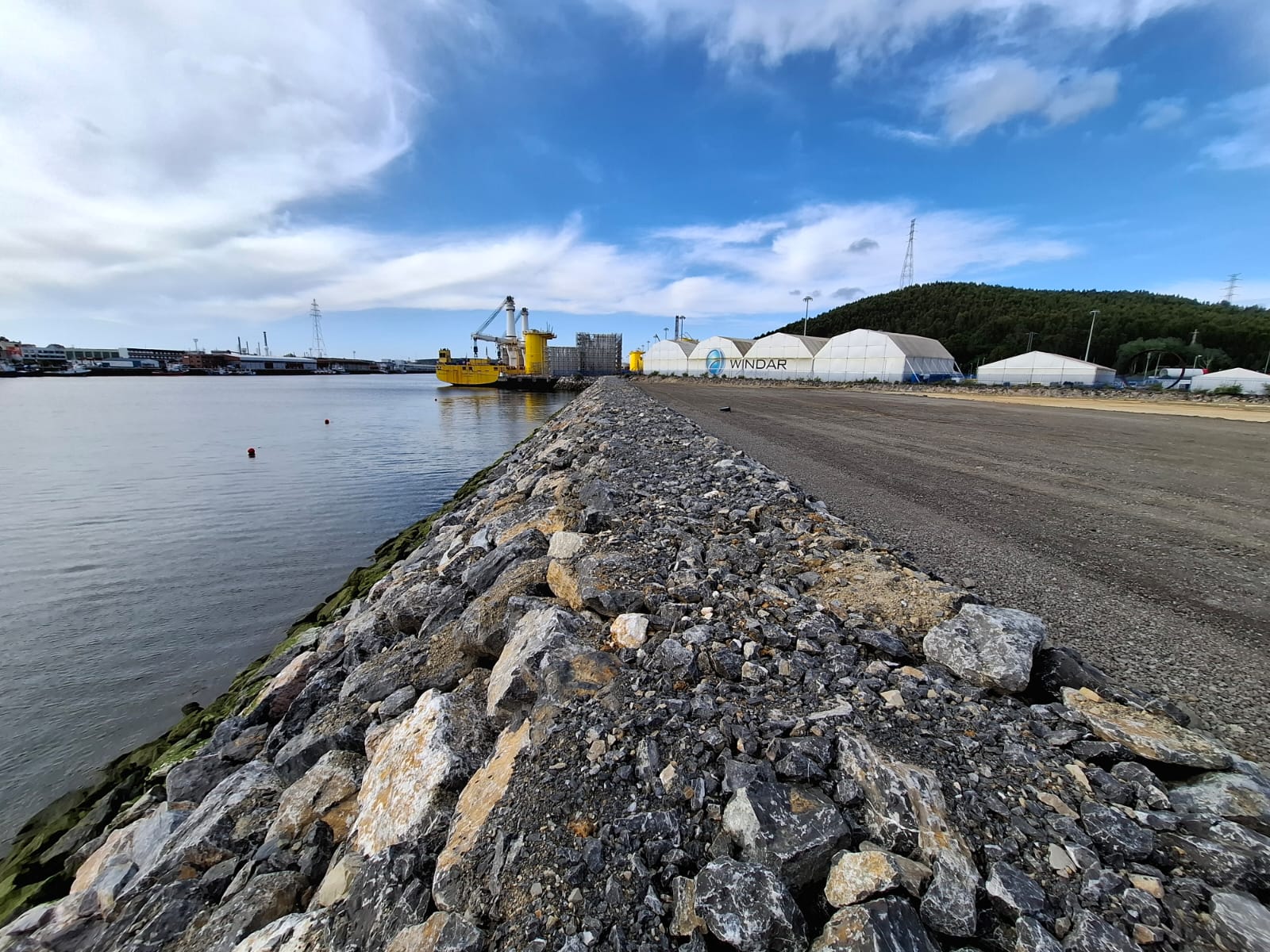 la nueva extensión del Puerto de Avilés una vez deshincadas las tablestacas de Iguazuri