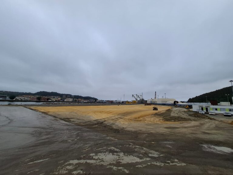 Imagen de la ampliación del Puerto de Avilés donde Iguazuri fue protagonista con sus Tablestacas